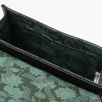 猪八戒モデルのバッグ。