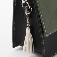 猪八戒モデルのバッグ。