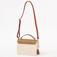 孫悟空モデルのバッグ。