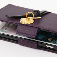 玄奘三蔵モデルのスマートフォンケース。