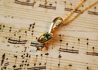 「『ピアノの森』ショパンのト音記号ペンダント」