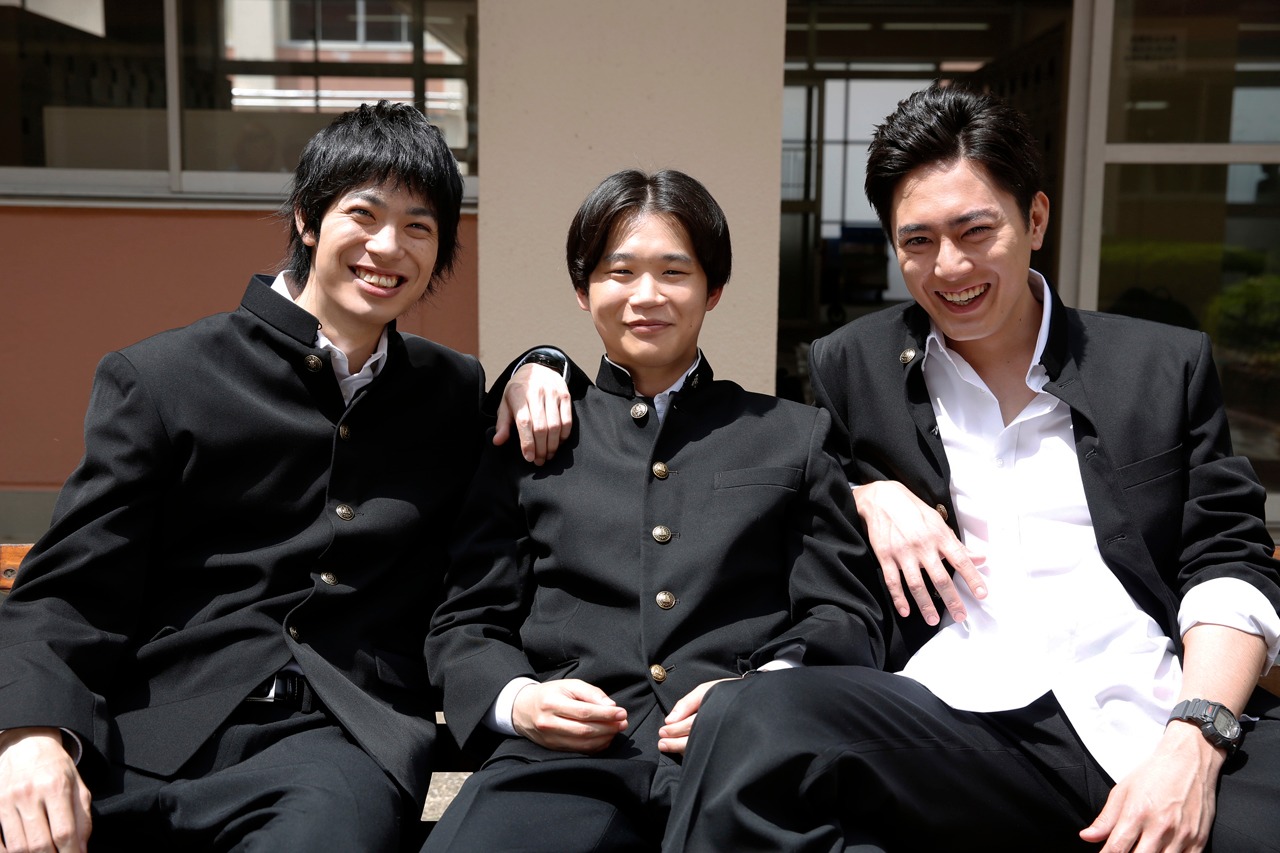 左から渡辺大知扮する辻本潤、矢本悠馬扮する子安蒼太、間宮祥太朗扮する上妻圭右。