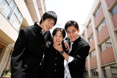 左から渡辺大知扮する辻本潤、矢本悠馬扮する子安蒼太、間宮祥太朗扮する上妻圭右。