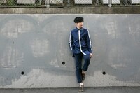 ユージオモデルのシャツの着用イメージ。