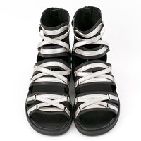 キリトモデルのサンダル（正面）。