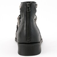 キリトモデルのサンダル（背面）。