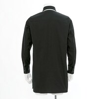 キリトモデルのシャツ（背面）。