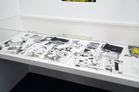 「黄色い円盤」の展示。