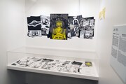 「黄色い円盤」の展示。