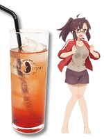 グレナデンシロップ×レモンスカッシュの味で黒ストローを挿した「高円寺」ドリンク。