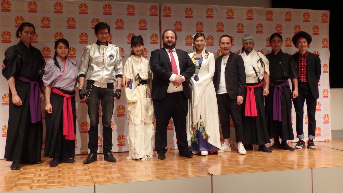 Japan Expo2019プレス発表会の様子。左から6番目が高橋洋子。