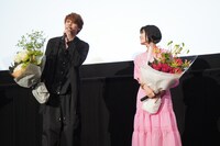 左から宮野真守、沢城みゆき。