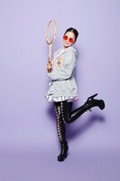 「まことちゃん」ジップアップパーカーの着用イメージ。