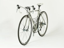 ドラマ「弱虫ペダル」で小越勇輝演じる小野田坂道が使用したロードバイク。