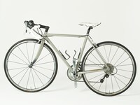 ドラマ「弱虫ペダル」で小越勇輝演じる小野田坂道が使用したロードバイク。