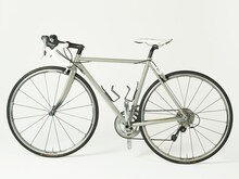 ドラマ「弱虫ペダル」で小越勇輝演じる小野田坂道が使用したロードバイク。