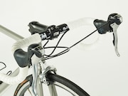 ドラマ「弱虫ペダル」で小越勇輝演じる小野田坂道が使用したロードバイク。