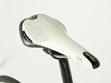 ドラマ「弱虫ペダル」で木村達成演じる今泉俊輔が使用したロードバイク。