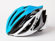 ドラマ「弱虫ペダル」で木村達成演じる今泉俊輔が使用したヘルメット。