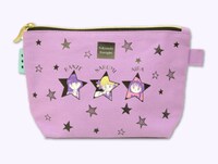 会場で販売されるポーチ。