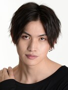 デルドロ・ブローディ＆ドグ・ハマー役の川上将大。