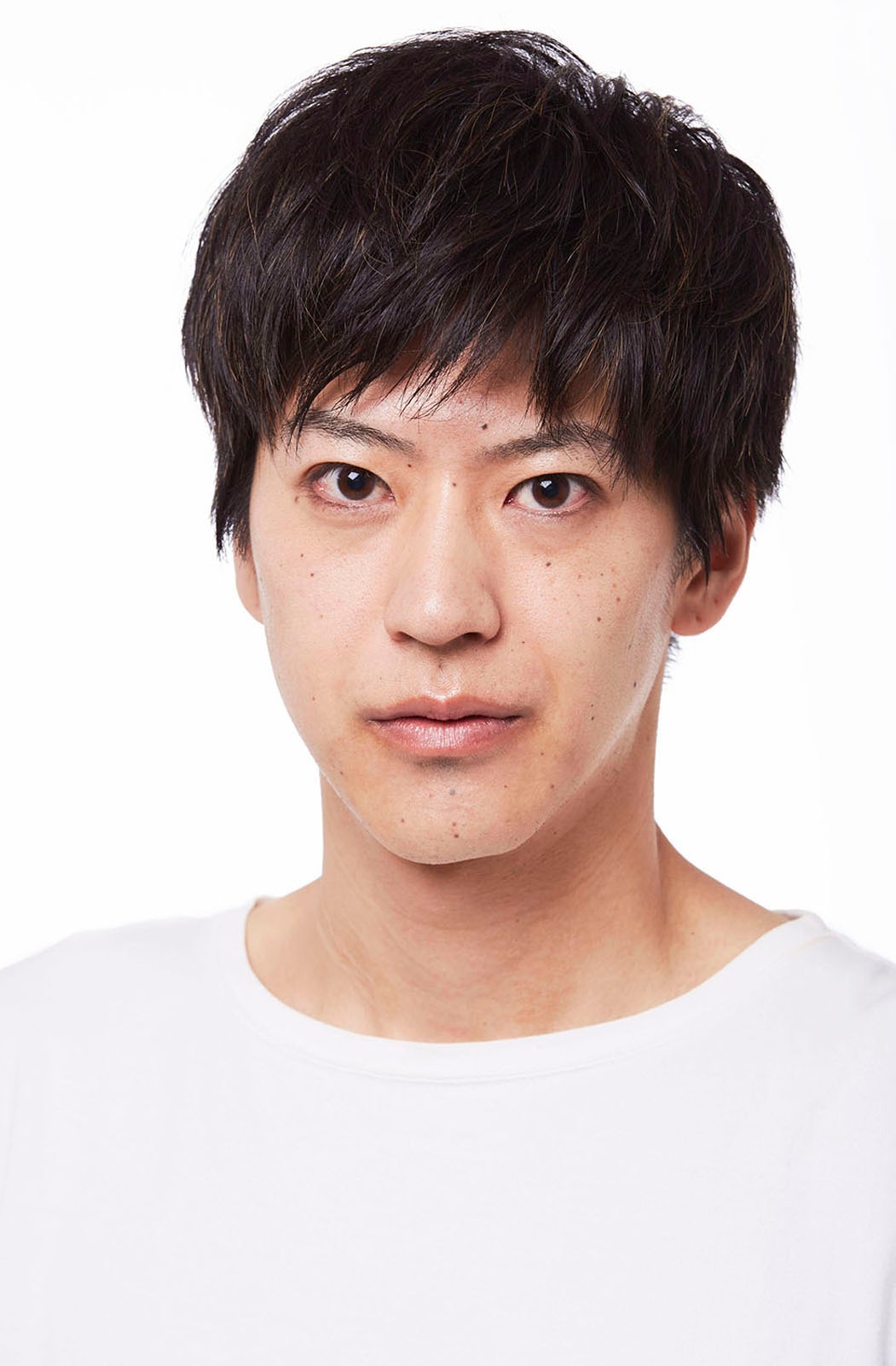 高岡哲生役の小沼将太。