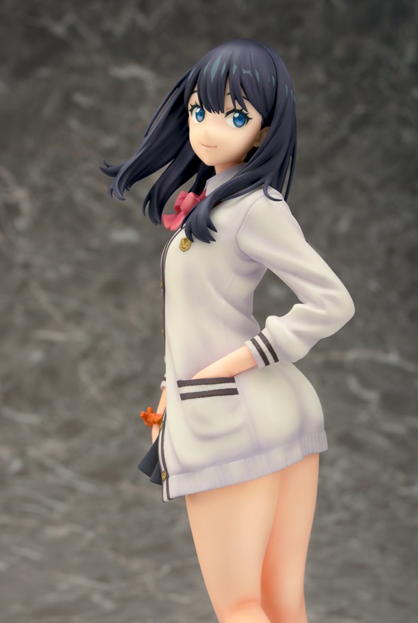 宝多六花の1/7スケールフィギュア。
