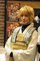 玄奘三蔵役の鈴木拡樹。