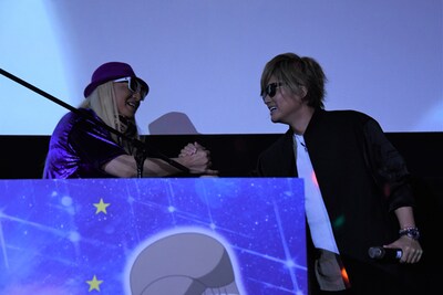 左からDJ KOO（TRF）、森久保祥太郎。