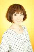 エーファ役の折笠富美子。