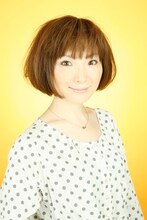エーファ役の折笠富美子。
