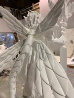 蛇遣座“黄金聖衣”立像の原型制作の様子。