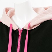 麗日お茶子モデルのルームパーカー。