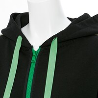 蛙吹梅雨モデルのルームパーカー。