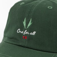 緑谷出久モデルのキャップ。