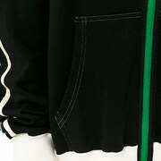 蛙吹梅雨モデルのルームパーカー。