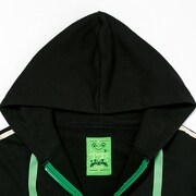 蛙吹梅雨モデルのルームパーカー。