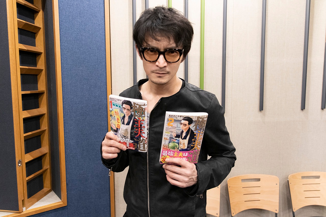 龍役の津田健次郎。