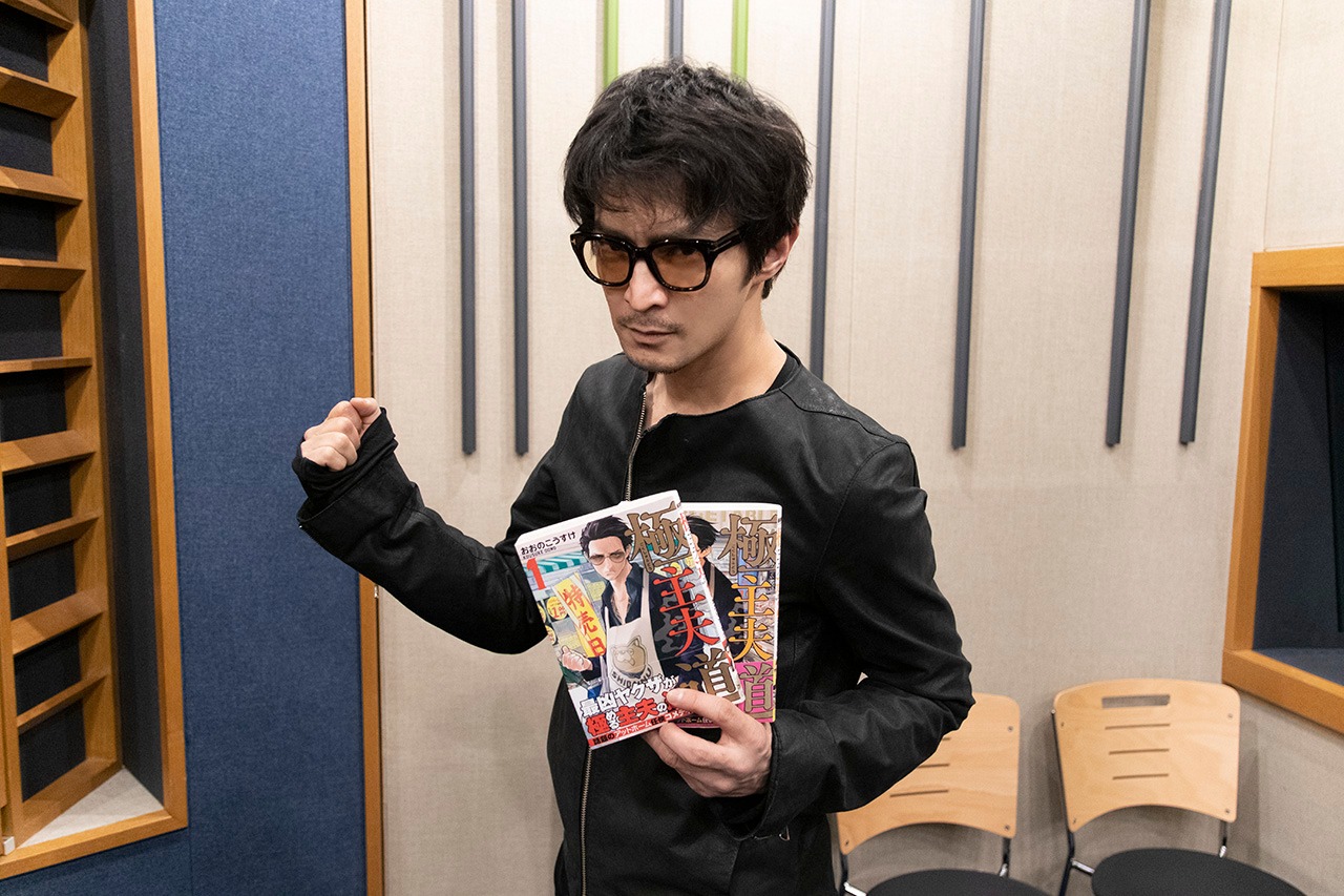 龍役の津田健次郎。