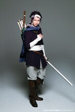 山田ジェームス武扮するギーヴ。