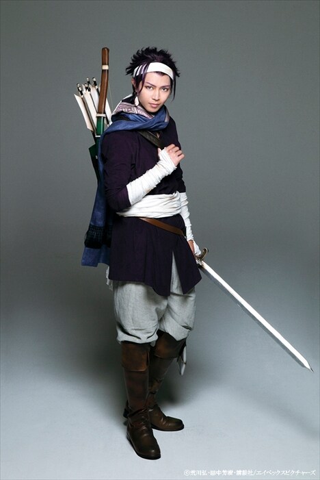 山田ジェームス武扮するギーヴ。