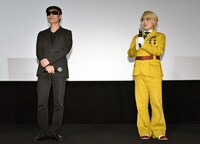 左から魔夜峰央と加藤諒。