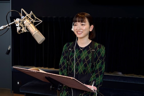 永野芽郁のアフレコの様子。