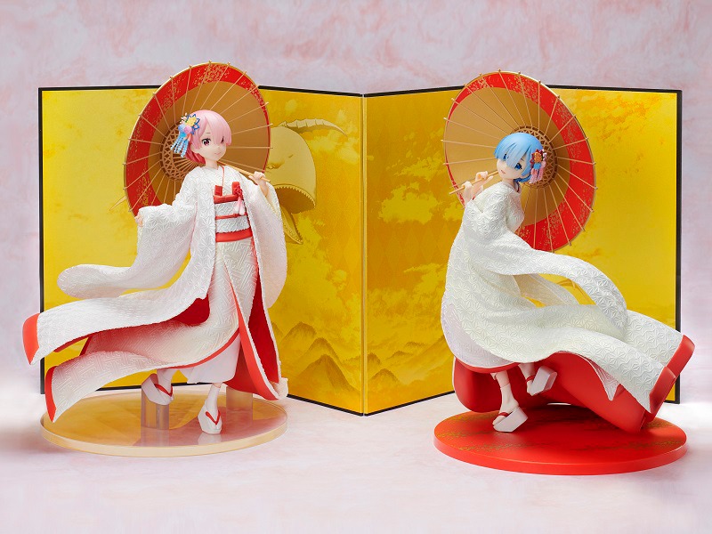 「Re:ゼロから始める異世界生活 ラム-白無垢- 1/7スケールフィギュア」と付属の金屏風、1月発売のレムのフィギュアを並べた様子。