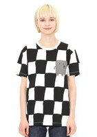 Tシャツ「ぬりかべポケット」の着用例。