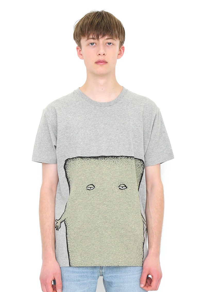 Tシャツ「ぬりかべ登場」の着用例。