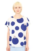 レディース用Tシャツ「目玉おやじとドット」の着用例。