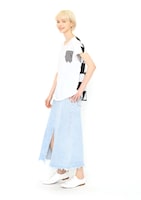 レディース用Tシャツ「ぬりかべポケット」の着用例。