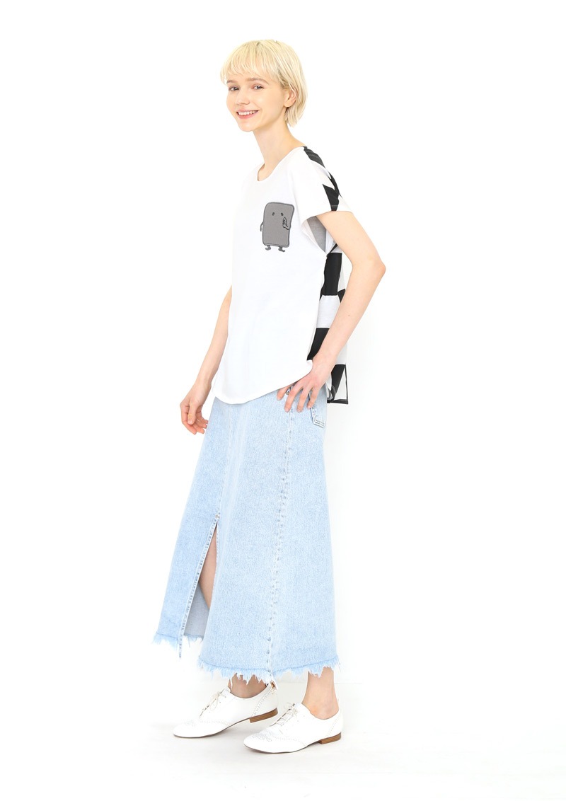 レディース用Tシャツ「ぬりかべポケット」の着用例。