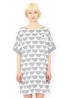 ワンピース「目玉おやじと茶碗ボーダー」の着用例。